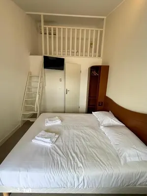 Un ou plusieurs lits dans un hébergement de l'établissement Halte Hotel - 1 étoile