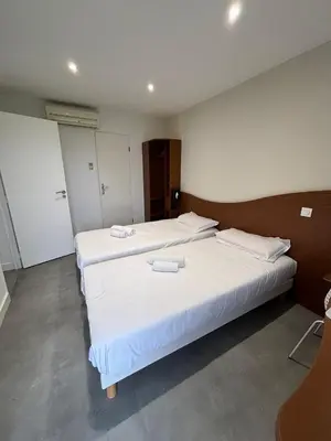 Un ou plusieurs lits dans un hébergement de l'établissement Halte Hotel - 1 étoile