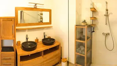 Salle de bains dans l'établissement Superbe appartement extérieur, 2 chambres, parking