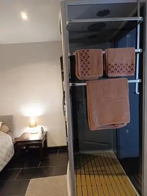 Un ou plusieurs lits dans un hébergement de l'établissement Appartement meublé avec parking tv box netflix