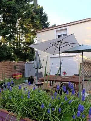 Jardin de l'établissement Appartement meublé avec parking tv box netflix