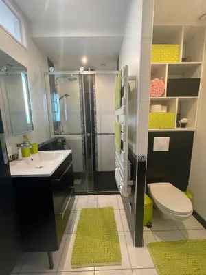 Salle de bains dans l'établissement Charmante maison pour vos vacances