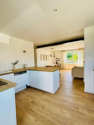 Cuisine ou kitchenette dans l'établissement La Petite Maison du Quai - face à la sèvre
