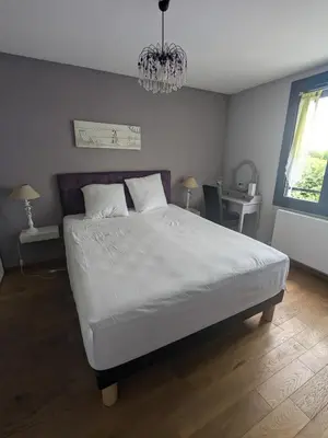Un ou plusieurs lits dans un hébergement de l'établissement Teresa Beauté - grande maison 4 chambres proche La Rochelle Ile de Ré avec piscine