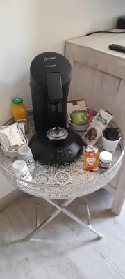 Plateau bouilloire dans l'établissement Charmante maison CHUFAC Futuroscope 15 min