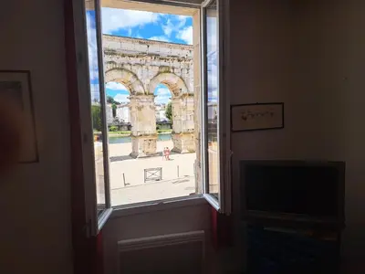Plan de l'établissement Duplex vue dégagée sur le vieux Saintes