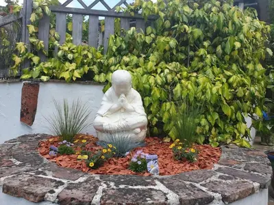 Jardin de l'établissement Maison accueillante avec piscine à Meursac + Spa