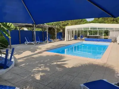 Piscine de l'établissement Maison accueillante avec piscine à Meursac + Spa ou située à proximité