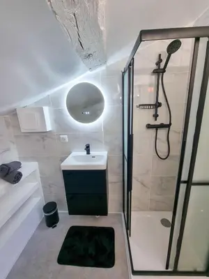Salle de bains dans l'établissement Duplex Le Chai de l'Abreuvoir