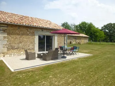 Jardin de l'établissement Fermette rénovée spacieuse, calme et lumineuse