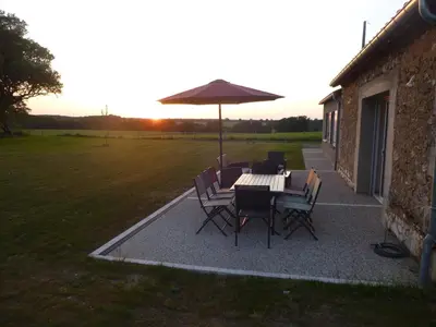 Lever ou coucher de soleil vu de la maison de vacances ou à proximité