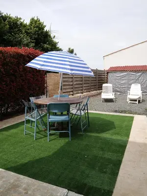 Jardin de l'établissement Maison spacieuse proche de la Mer