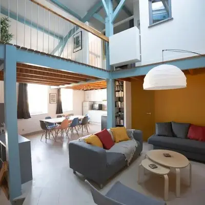 Maison type Loft - avec parking en plein centre