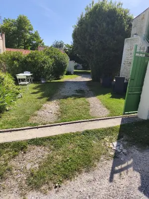 Jardin de l'établissement Chez Cathy et Jean loup