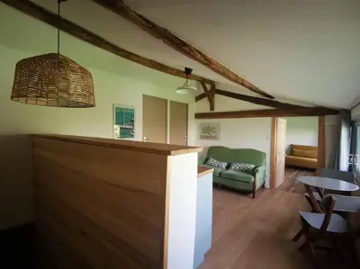 Coin salon dans l'établissement Gîte chaleureux à Cherveux
