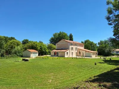 Jardin de l'établissement Au son de l'eau