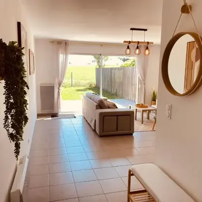 Maison moderne avec jardin