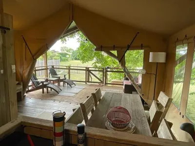 Balcon ou terrasse dans l'établissement LODGE Champêtre Glamping