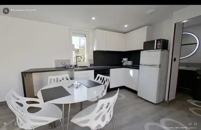 Cuisine ou kitchenette dans l'établissement Maison individuelle Aytré plage terrain clos 280m2 très calme