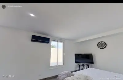 Télévision ou salle de divertissement dans l'établissement Maison individuelle Aytré plage terrain clos 280m2 très calme