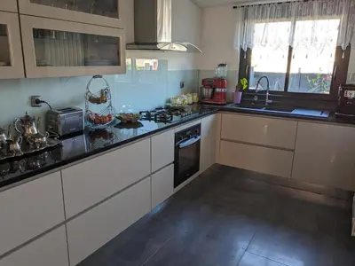 Cuisine ou kitchenette dans l'établissement Teresa Beauté - maison 3 chambres - 6 pers - proche La Rochelle