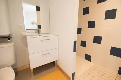 Salle de bains dans l'établissement Le Lodge