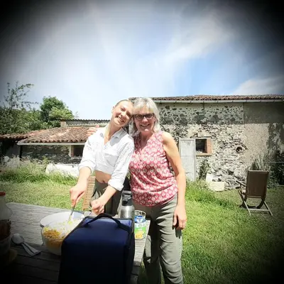 Clients de l'établissement Clos de l'Isop, le village d'hébergements insolites