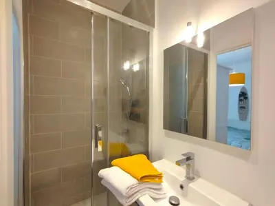Salle de bains dans l'établissement Le Floride Jolie studio à Poitiers FIBRE