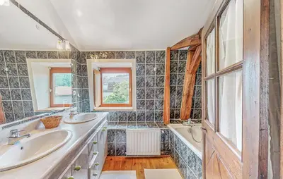 Salle de bains dans l'établissement Beautiful Home In Couhe