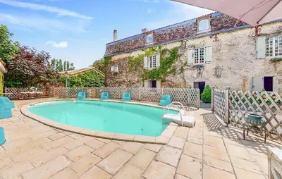 Piscine de l'établissement Beautiful Home In Couhe ou située à proximité
