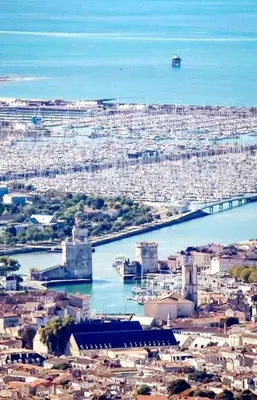 Vue générale sur Dompierre-sur-Mer ou vue de la ville depuis la villa