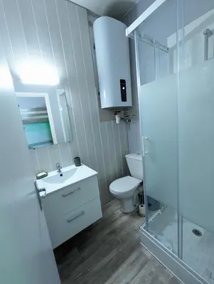Salle de bains dans l'établissement Grands Studios Maillochon accès Gare de Poitiers et Centre ville à Pieds