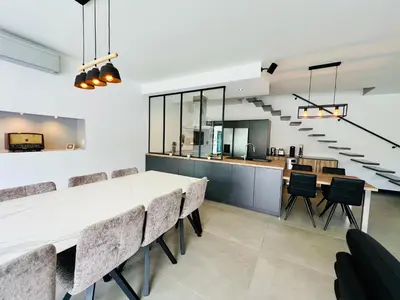 Cuisine ou kitchenette dans l'établissement L'Escapade - Villa avec piscine