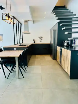 Cuisine ou kitchenette dans l'établissement L'Escapade - Villa avec piscine