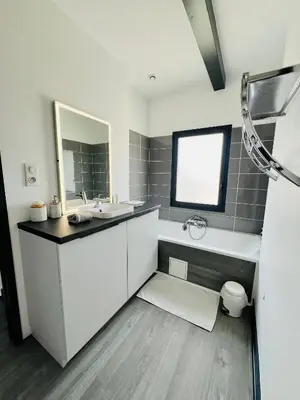 Salle de bains dans l'établissement L'Escapade - Villa avec piscine