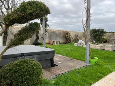 Jardin de l'établissement Maison Serenity aytre