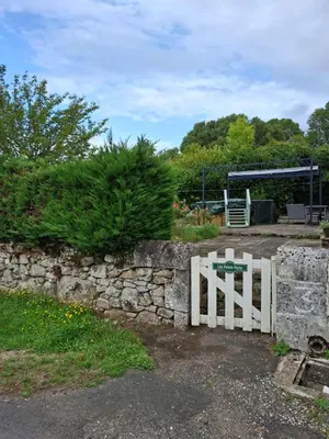 Jardin de l'établissement Les Volets Verts, ROUSSINES, CHARENTE, 16310 FRANCE