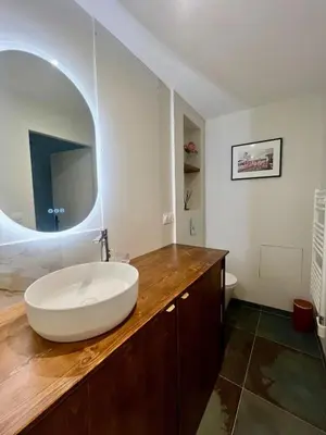 Salle de bains dans l'établissement Escapade Vintage avec terrasse en centre historique
