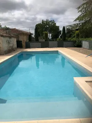 Piscine de l'établissement Pêches de Vignes ou située à proximité