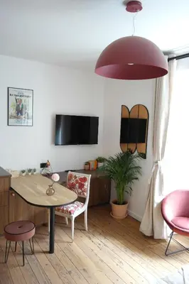 Télévision ou salle de divertissement dans l'établissement Et Pop Et Chic, la maison !