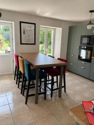 Cuisine ou kitchenette dans l'établissement Charentaise contemporaine