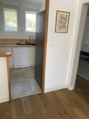 Cuisine ou kitchenette dans l'établissement La maison des rêves t4 avec jardin
