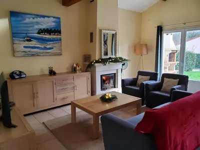 Coin salon dans l'établissement Villa in Les Forges with Golf & Pool Access