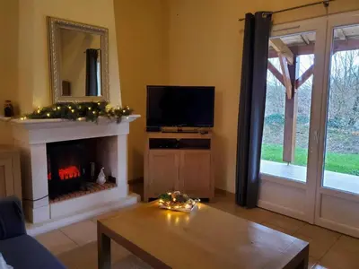 Télévision ou salle de divertissement dans l'établissement Villa in Les Forges with Golf and Pool