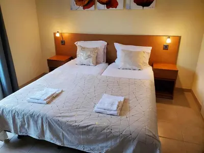 Un ou plusieurs lits dans un hébergement de l'établissement Villa in Les Forges with Golf and Pool