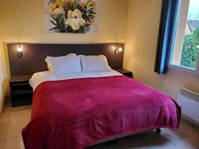 Un ou plusieurs lits dans un hébergement de l'établissement Villa in Les Forges with Golf and Pool