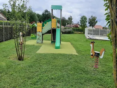 Aire de jeux pour enfants de l'établissement Villa in Les Forges with Golf and Pool