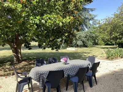 Jardin de l'établissement Le petit gite du theil au servant