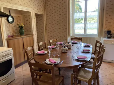Cuisine ou kitchenette dans l'établissement Gite du theil au servant