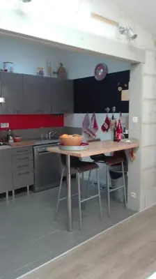 Cuisine ou kitchenette dans l'établissement Maison de vacances